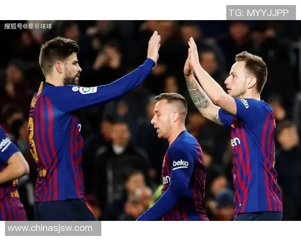 酒杯中的足球传奇与激情碰撞的精彩瞬间