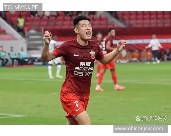 足球明星精彩瞬间吊球技艺展示让你领略足球魅力与风采 足球明星精彩瞬间吊球技艺展示让你领略足球魅力与风采