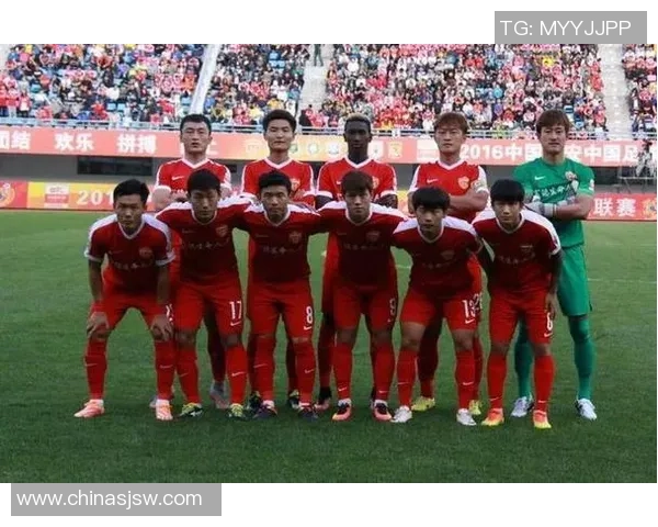 南京网球队以92分领跑杯赛积分榜展现强劲实力和团队合作精神